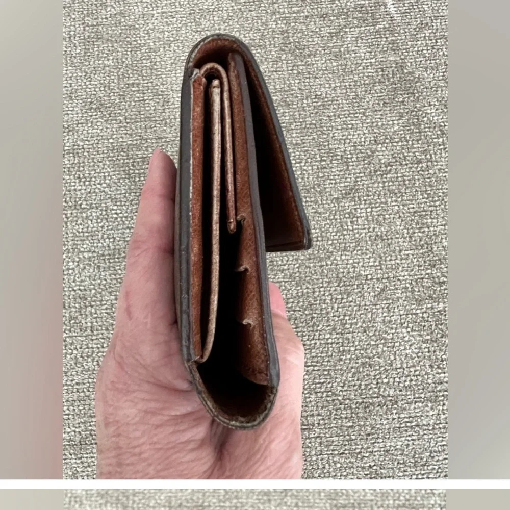 AUTHENTIC LV MONO SARAH WALLET - Picture 9 of 14